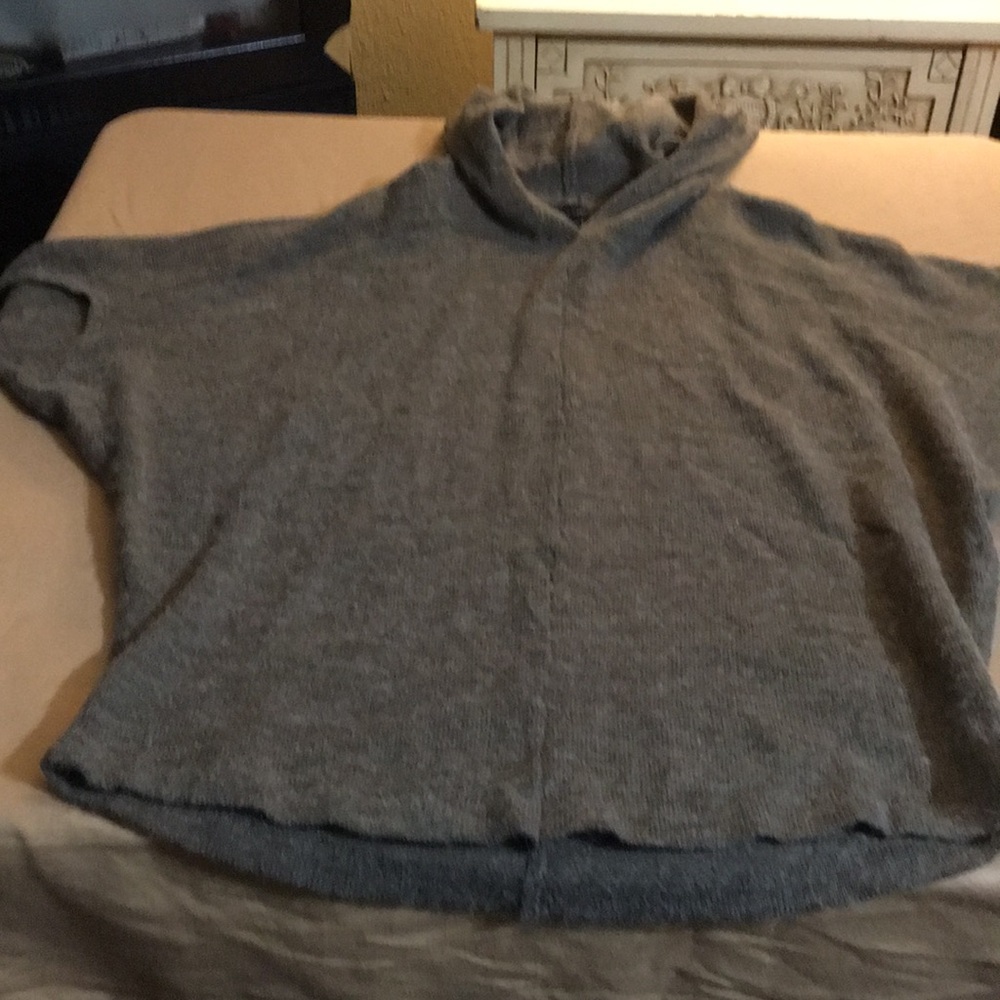 Zara Olive Green Hooded Poncho - Picture 3 of 8